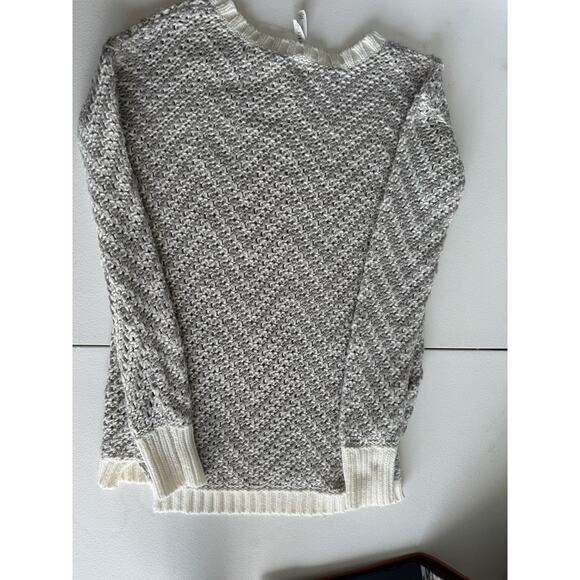 3 for $9 Aeropostale Knit Sweater S Gray and Cream Hi Low hem - Picture 2 of 6